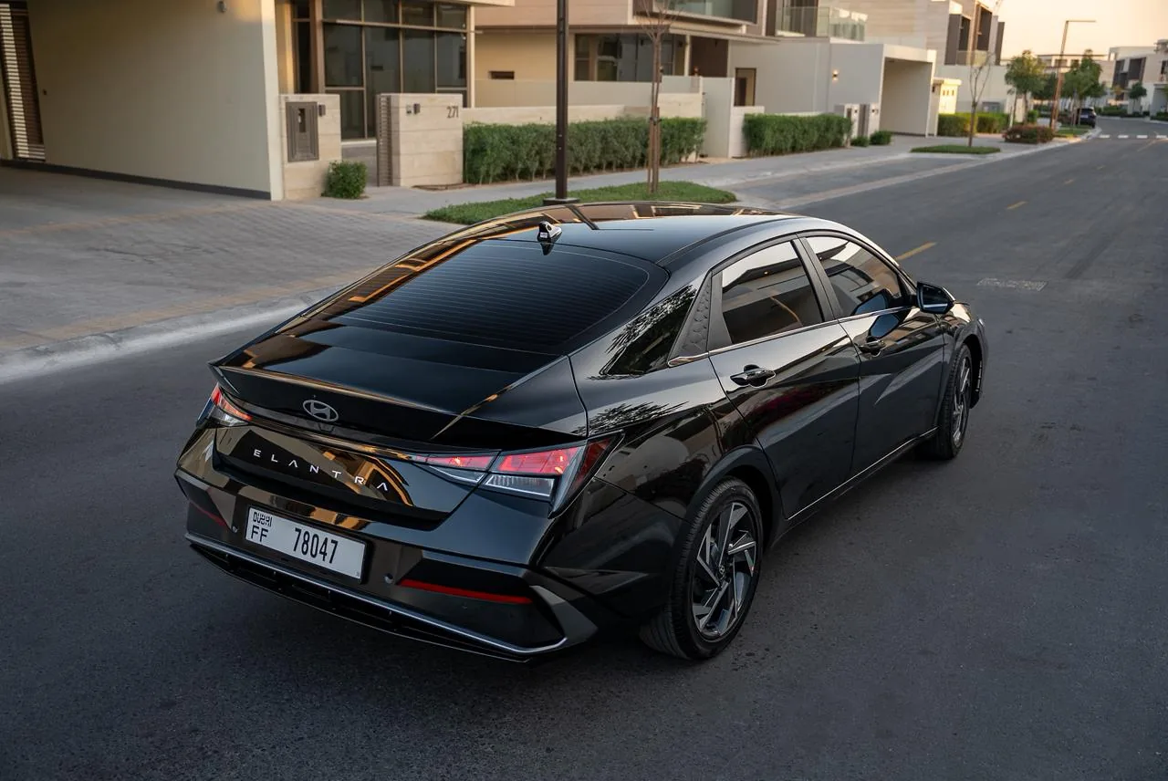 Hyundai Elantra 2025 — photo 2