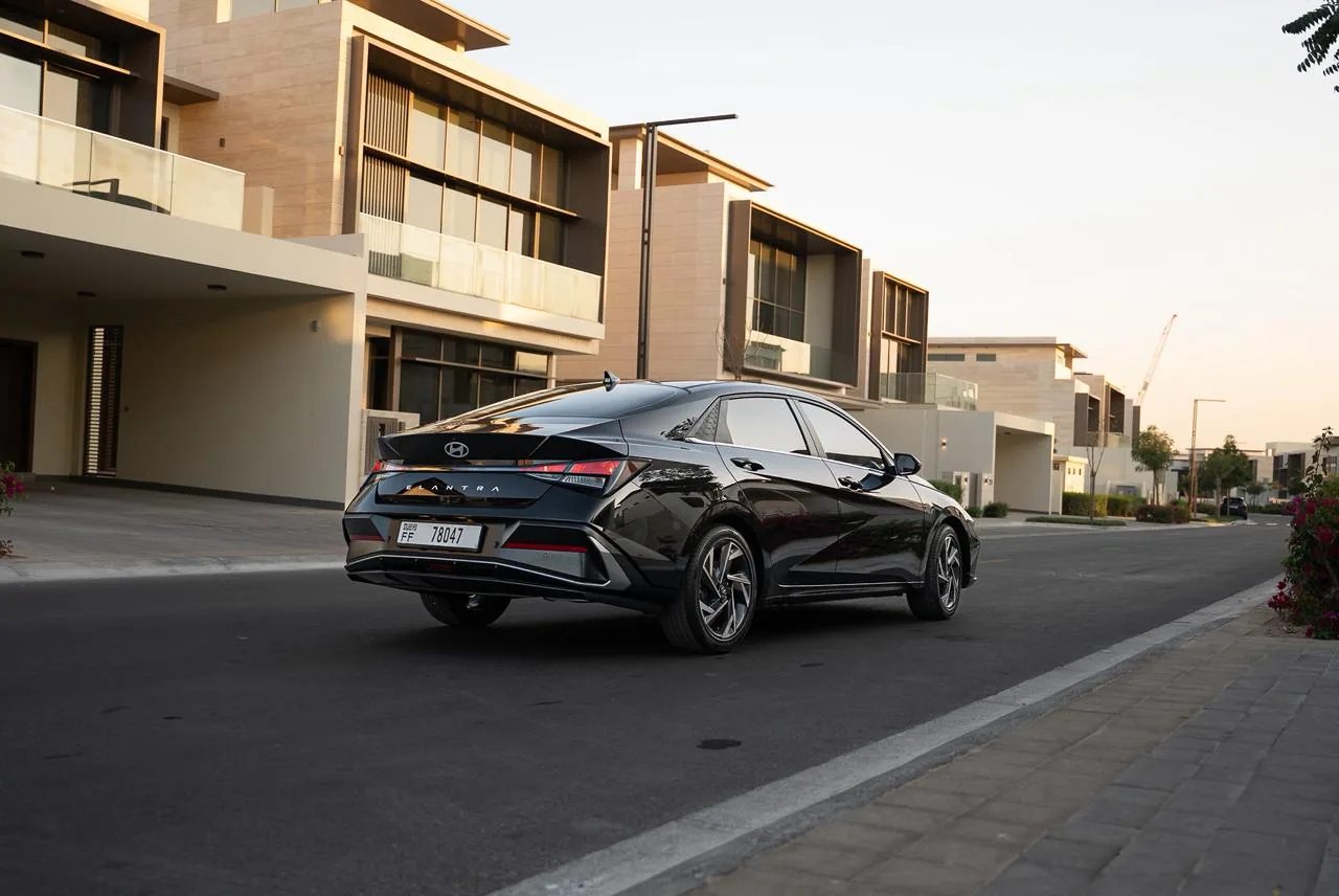 Hyundai Elantra 2025 — photo 3