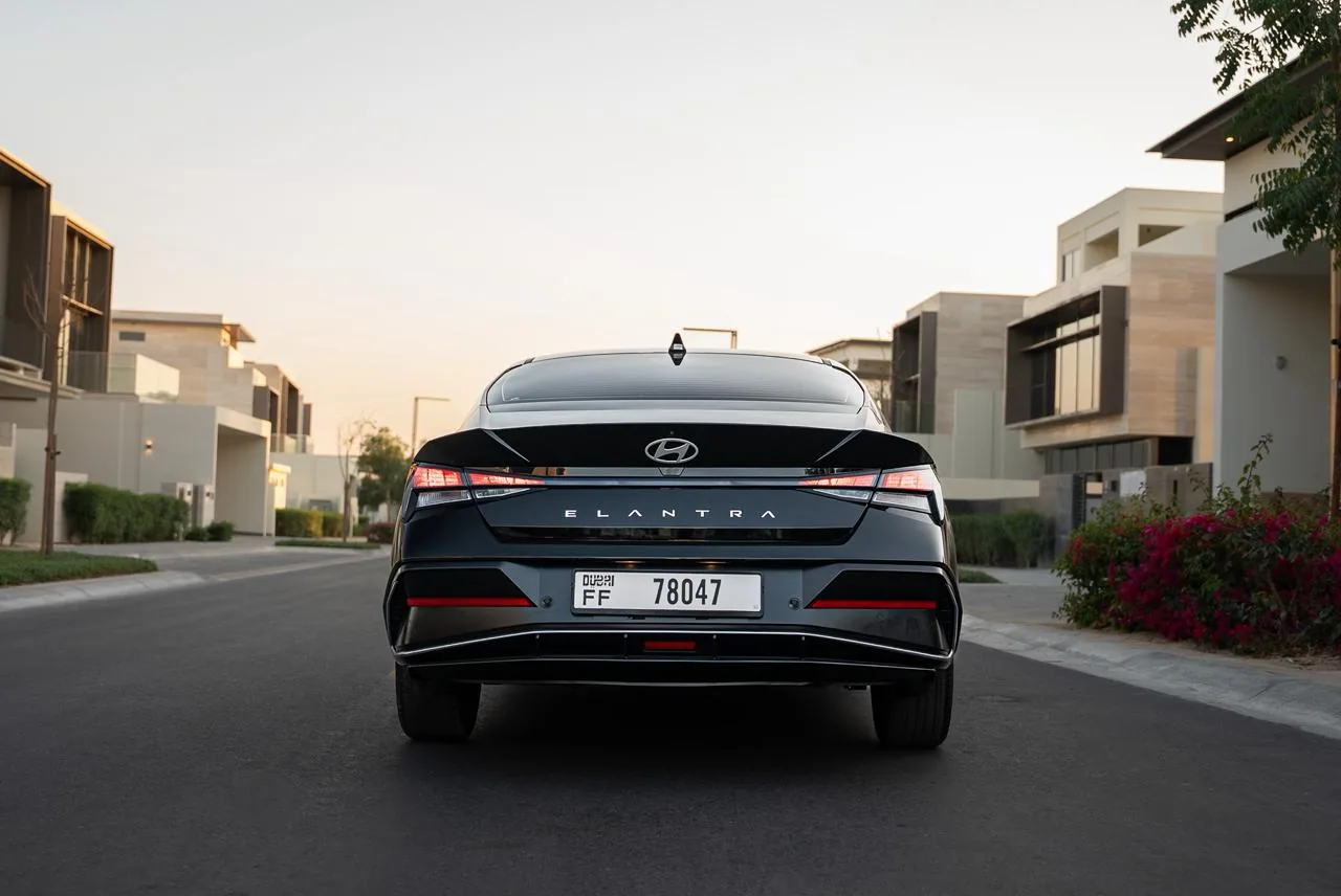 Hyundai Elantra 2025 — photo 4